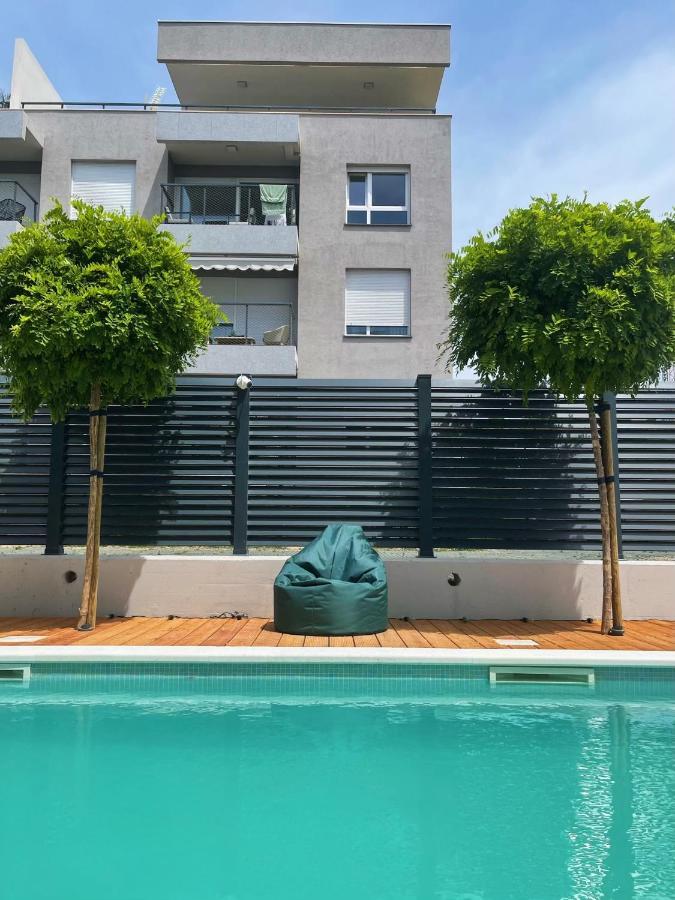 Cozy Seaside Apartment With Pool & Terrace Split Exterior photo
