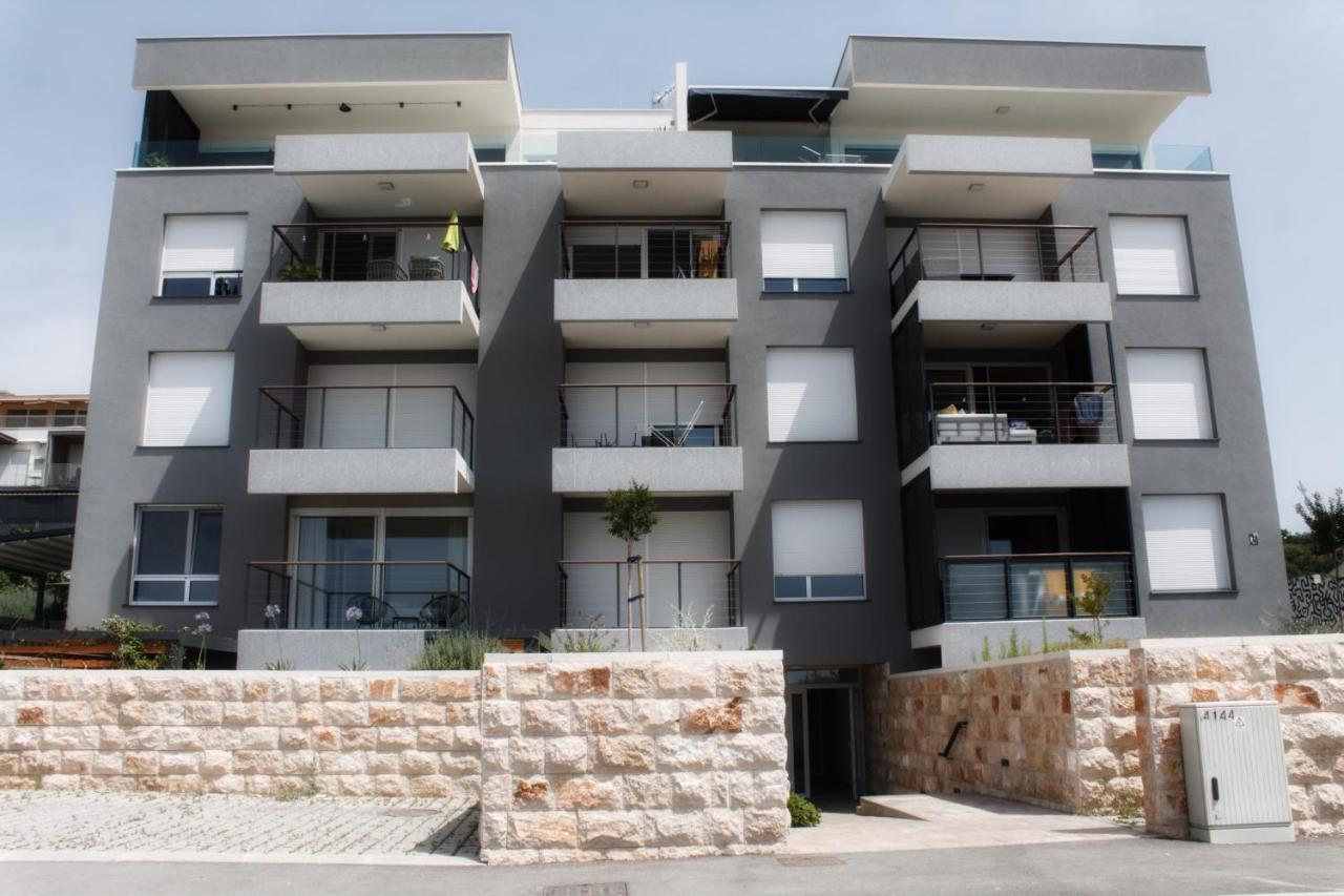 Cozy Seaside Apartment With Pool & Terrace Split Exterior photo