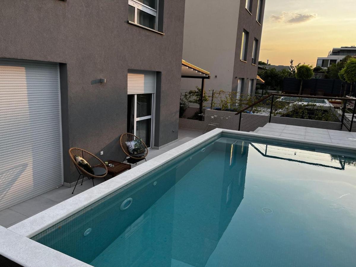 Cozy Seaside Apartment With Pool & Terrace Split Exterior photo