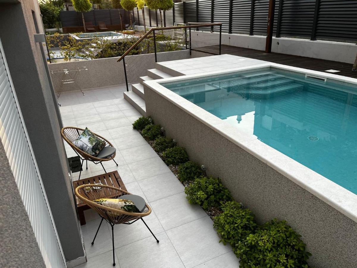 Cozy Seaside Apartment With Pool & Terrace Split Exterior photo